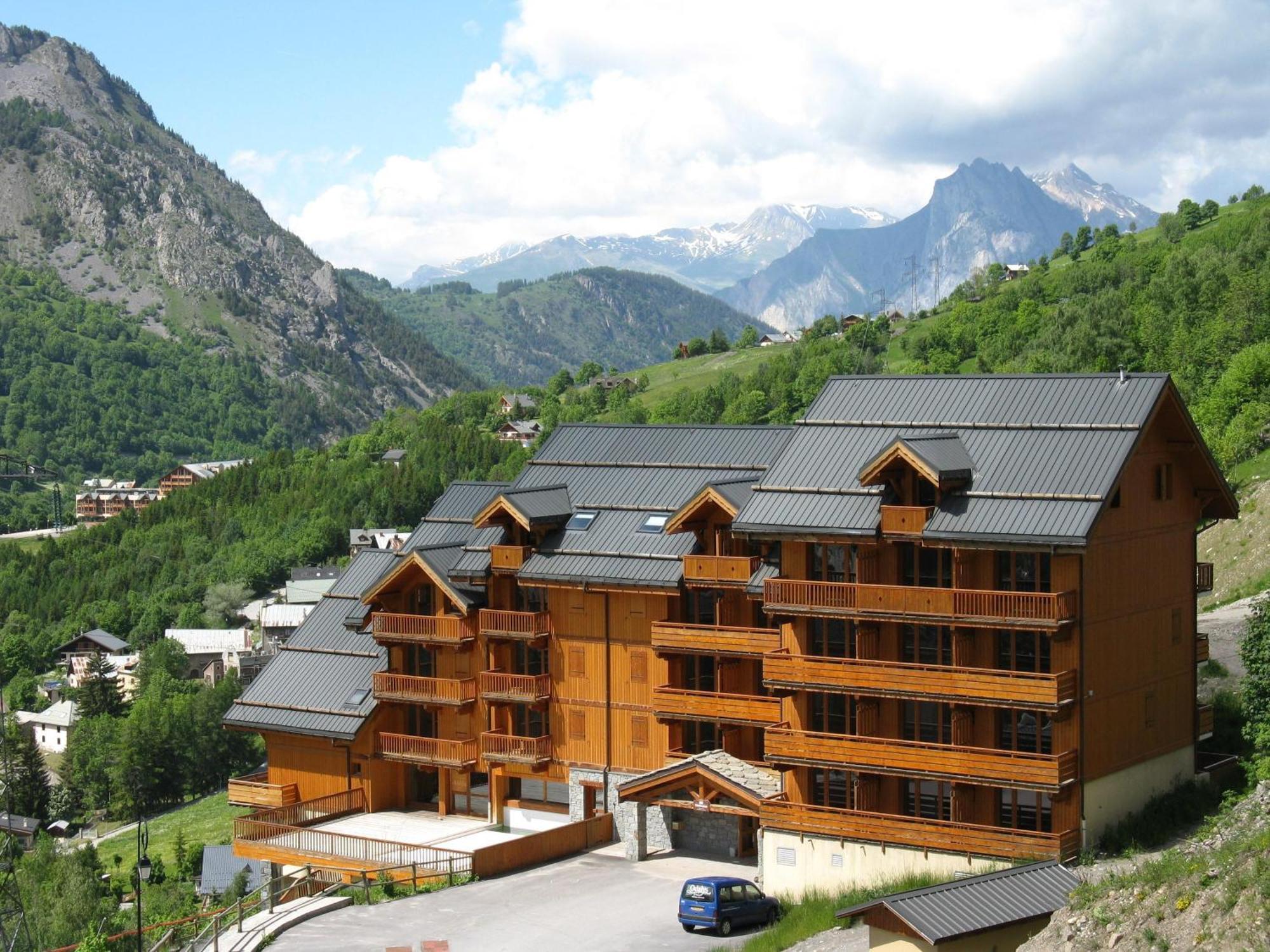 Résidence Odalys Le Hameau et les Chalets de la Vallée d'Or Valloire Esterno foto